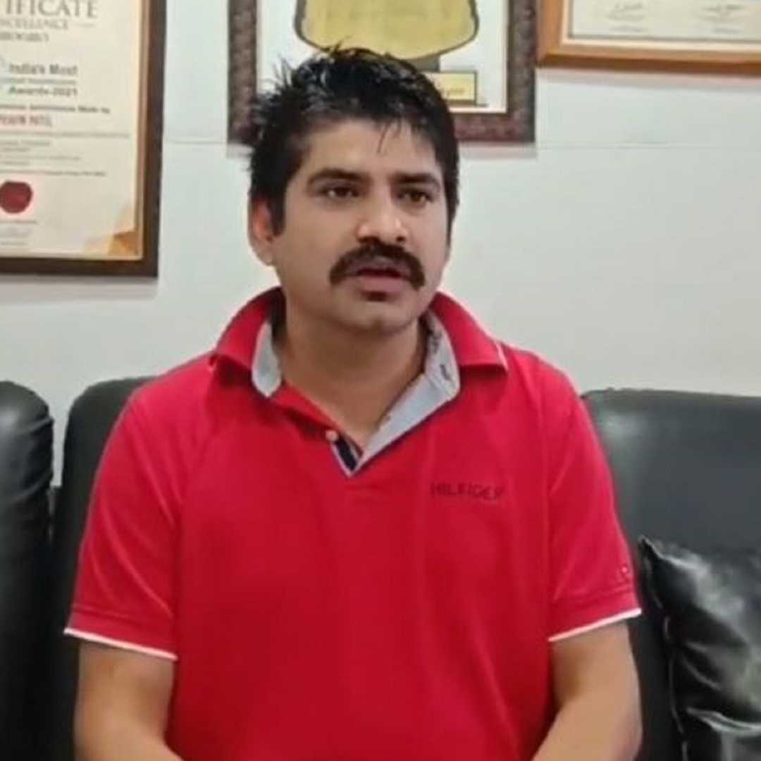 Путешествие Сантоша Дхакала с терапией стволовыми клетками для лечения аутизма в Гуджарате, Индия, в больнице доктора Правина Пателя